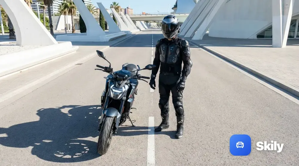 ¿Puede conducir un ciclomotor por ciudad con sandalias?